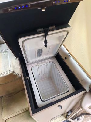 23 좌석 밀폐 창문 수동 변속기와 함께 사용 된 버스