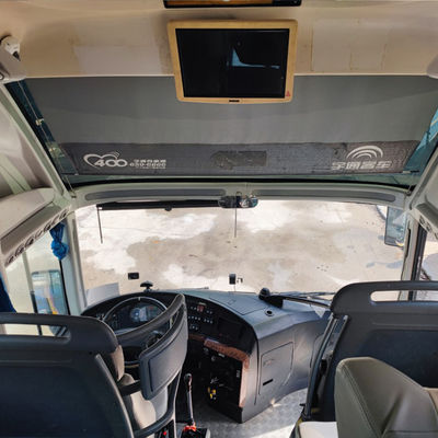 2013년 1월 생산, 최대 출력 247kw, 최고 속도 100km/h의 49인승 중고 코치 버스