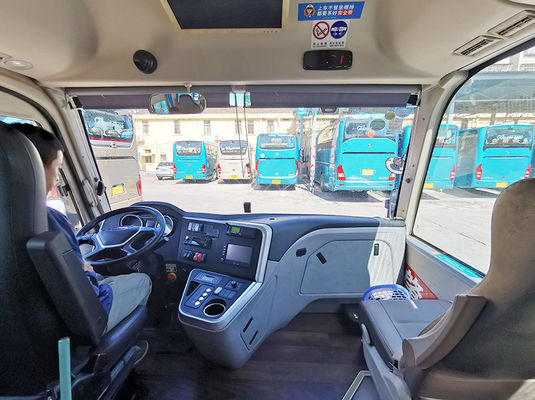 자동변속기와 함께 31석의 LHD 중고급 럭셔리 버스