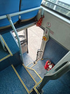 57-59 좌석 디젤 연료 유형과 11800kg의 구두 무게로 사용 된 12m 데커 편안한 코치